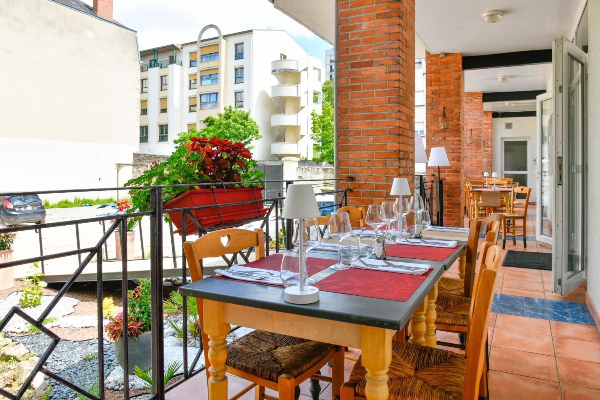 Hotel Enjoy Garden Vierzon Zewnętrze zdjęcie